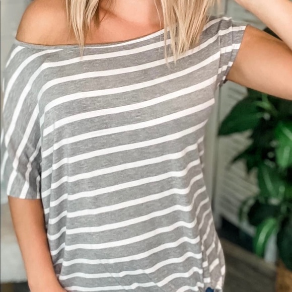 Off shoulder top - Picture 3 of 4